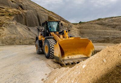 Pneulader in Kiesgrube